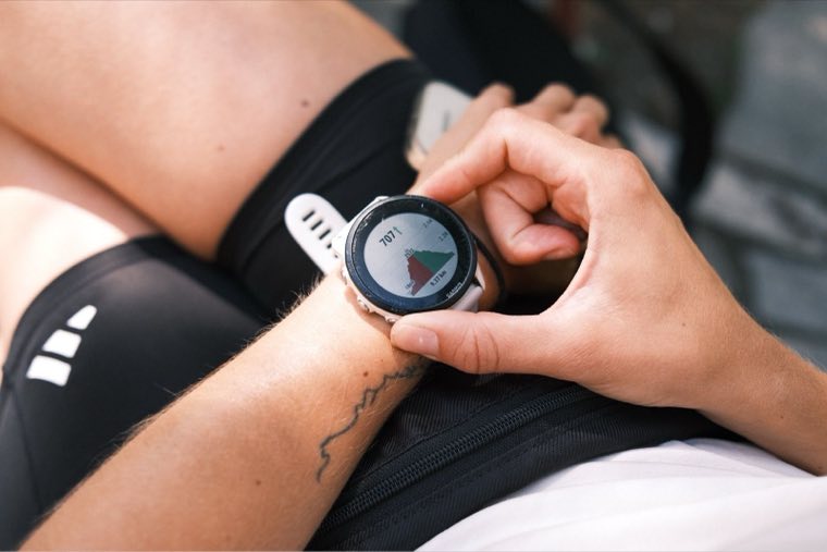 Een hardloophorloge met een hoogteprofiel: 707 hoogtemeters over 9,37 kilometer.